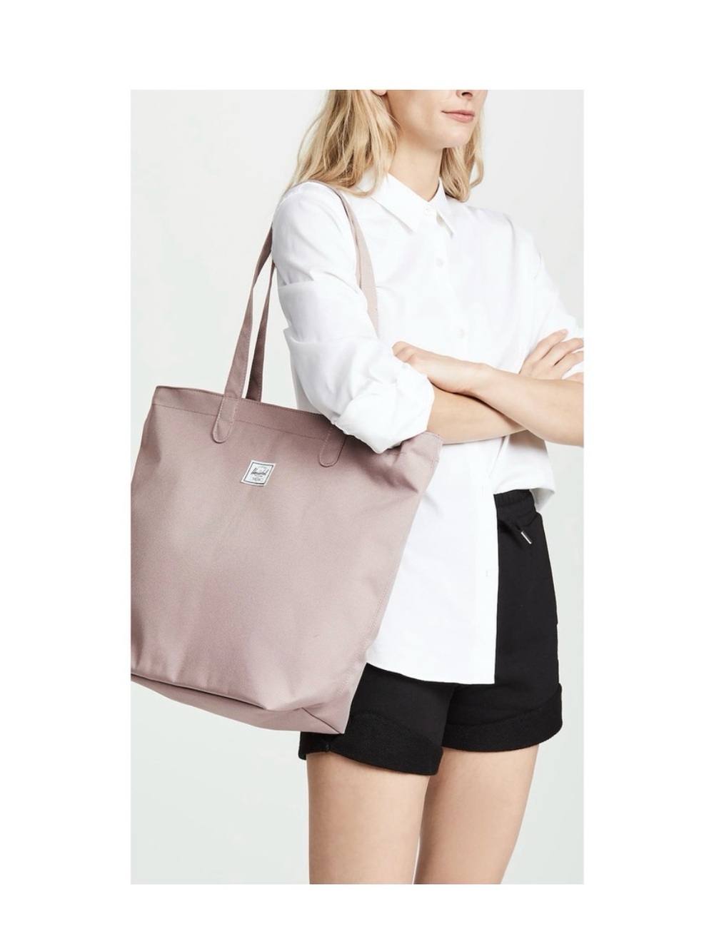 Herschel Supply Co. Mica Tote Bag
Ash Rose
Pink
Purse
18x15"
Zip Top
Pockets
$60